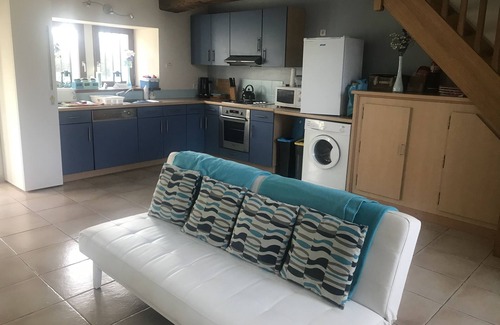 Vaas House | Luxury gite close to Le Loir, cycle network, chateaux and wine region