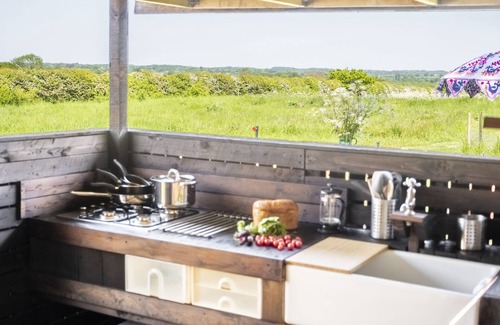 Sudbury Cottage | Luxury glamping with hot tub - Valley View Yurt