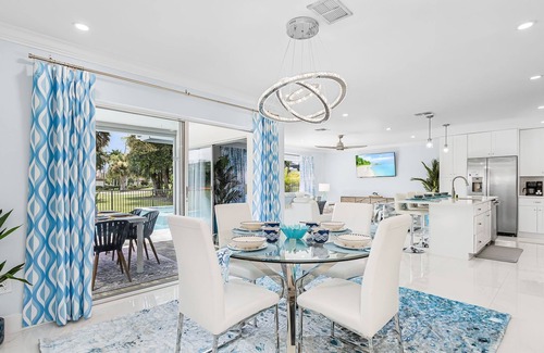 Central Naples House | Luxury Golf-Front Retreat | 3BR/3BA | HTD Pool, Jacuzzi, GOLF AVAILABLE