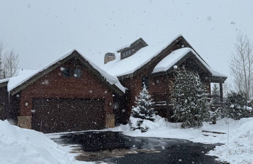 Three Peaks House | Luxury Golf/Nordic front 3-bedroom house in serene Silverthorne
