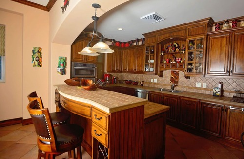 Canton Parrita Condo | Luxury Ground Floor Condo, close to pool access to beach club at Los Suenos.