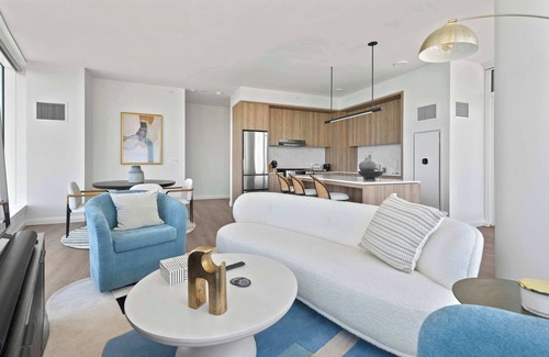 The Loop Apartment | Luxury Group Escape: Top Amenities, City Views