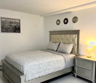 Queens House | Luxury Guest House - Cheap JFK Pick up & Drop Off Available