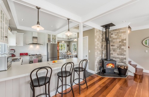 Moreton Bay Region House | Luxury Hamptons Style Country House on 40 Picturesque Acres | Free Netflix