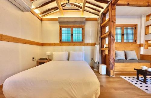 Sajik-dong Villa | Luxury Hanok Maison Sunlit
