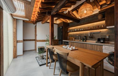 Sajik-dong Villa | Luxury Hanok Stillness Haven