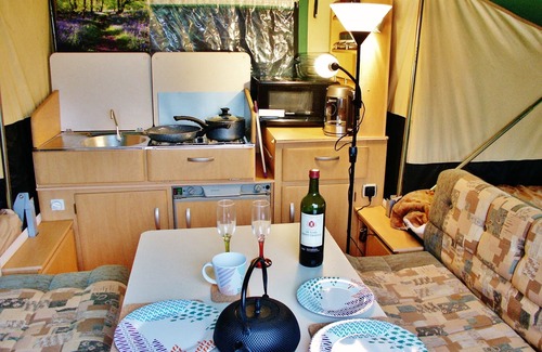 Llanidloes Cabin | Luxury, heated, wood-floored glamping. Spectacular view, hot water & Wi Fi