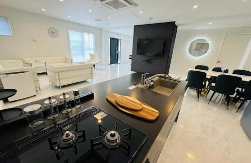 Hakata-ku Villa | Luxury Hills 1500m2超絶景パティオ サウナ BBQ 駐車場4台 プール ペット 空港そば