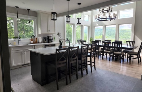 Thornton House | Luxury hillside house with a picturesque mountain view
