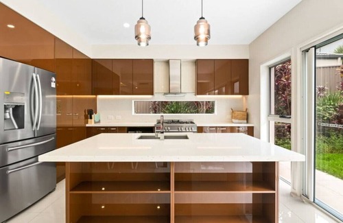 Carindale House | Luxury Hilltop Brand-New 5BD Holiday Home