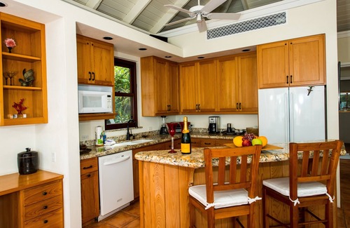 Contant Farms House | Luxury Hilltop Home With Amazing Water Views and Ideal Location