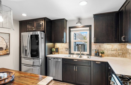 Greentown House | Luxury historic stay 15m from most Canton & Akron events