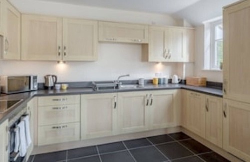 Hitchin Apartment | Luxury Hitchin Apartment, Great Central Location - With Parking