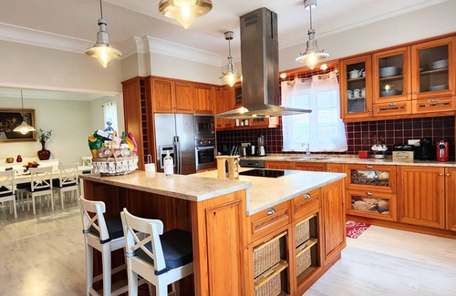 Ferrel Villa | Luxury holidays Villa next to beaches, swimming pool jacuzzi 2 games room