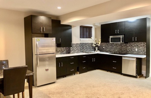 West Edmonton House | Luxury home 3700 sq with jetted tub/4 fireplaces/sleep 9
