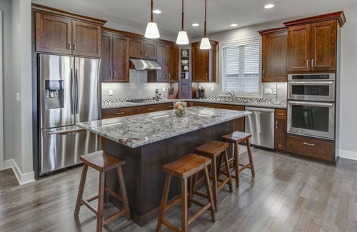 Rochester House | Luxury Home 4 miles from Mayo Clinic