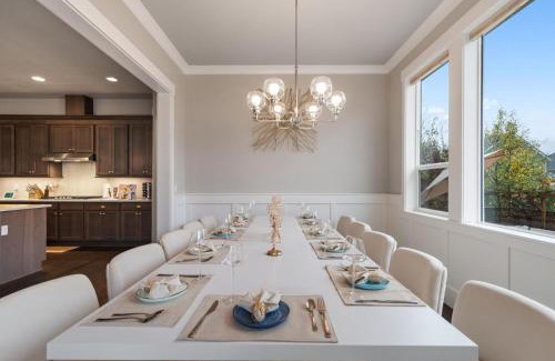 Bethany House | Luxury Home, 5BR, 4BT, Near Portland DT, Game Room, Nature Trails