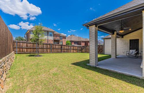 Garland House | Luxury Home, Big Backyard, Family & Friends