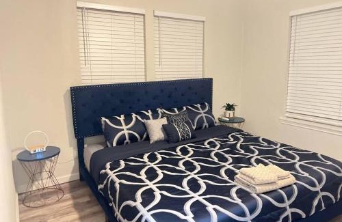 South Central Houston Apartment | Luxury Home In Center of Houston 2King 1Queen