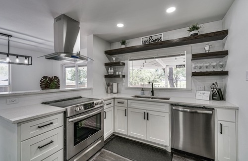 Irving House | Luxury Home w/Volleyball, Golf, & Sports