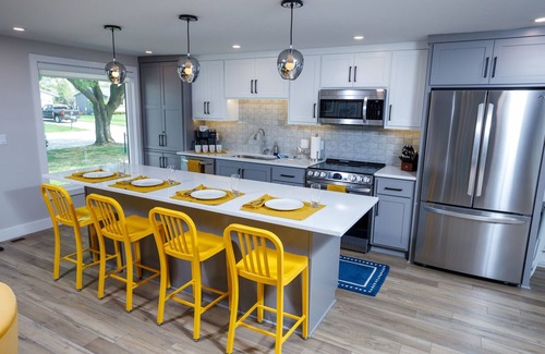 Ashwaubenon House | Luxury Home- Walking distance to Lambeau Field and next to Titletown District