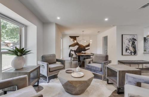 Northwest Dallas House | Luxury Home with 5 Bedrooms and Private Pool