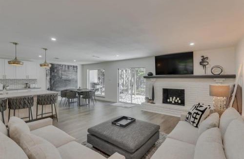 Northwest Dallas House | Luxury Home with 5 Bedrooms and Private Pool