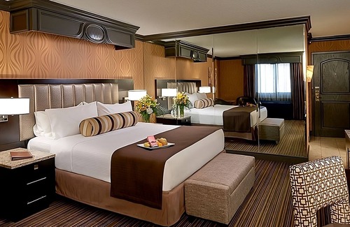 Sunrise Manor Hotel | Luxury Hotel Stay Near Las Vegas Strip with Casino & Resort Amenities