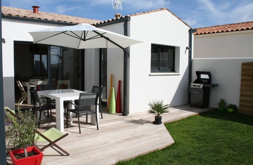 Thaire House | Luxury house, garden, thalasso at 6 kms
