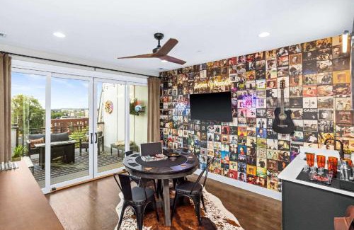 Buena Vista House | Luxury House in Nashville with Rooftop Deck