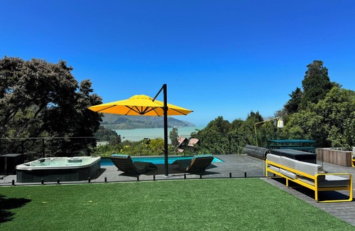 Governors Bay House | Luxury house in the bay. W/pool, spa, pizza oven, bbq and deck.