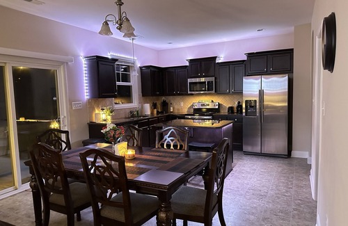 Spring Lake House | 🏡Luxury House -Relaxing Hot Tub🏝️ Fire Pit 🔥-20 Min to FT Bragg!