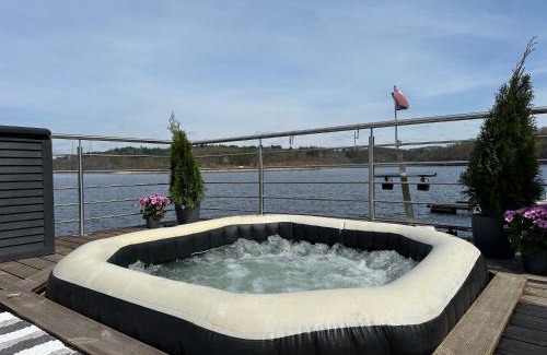 Orlik nad Vltavou Boat Rental | Luxury houseboat, Orlík Castle
