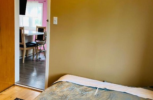Old East York Apartment | Luxury I Suite East York Toronto Space Share