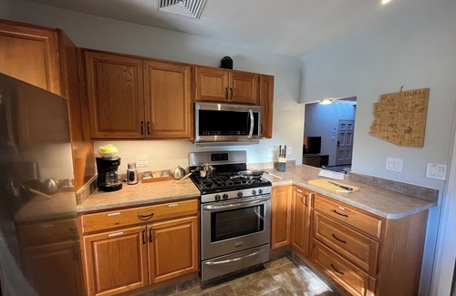 Jefferson Park House | Luxury King Bed w/Fast WiFi Near UA, Downtown Tucson, 4th Ave, Rialto and Fox