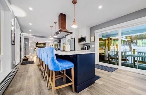 Bryant Pond House | Luxury Lake Chalet Beach, Hot Tub & Firepit