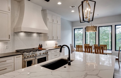 Rockwell House | Luxury Lake Front+Heated Pool & Hot Tub+Boat Dock
