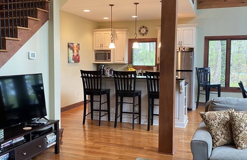 Scottsville House | Luxury Lake House w/DOCK. DIRECT LAKE ACCESS/Tennis/PICKLEBALL/Basketball Court