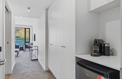 Wanaka Apartment | Luxury Lake View Studio