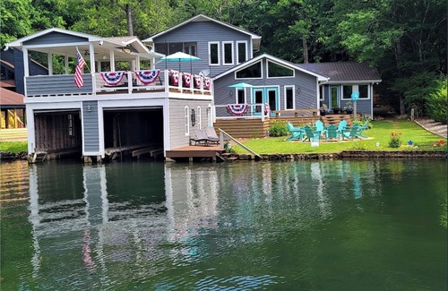 Wiley House | Luxury Lakefront Home on Lake Burton