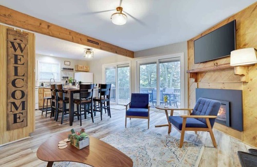Tobyhanna House | Luxury Lakefront w/kayaks - Sauna - Dock - Fire Pit