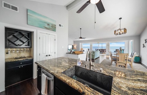 April Sound House | Luxury Lakefront with Spectacular Pool, Spa & Putting Green! Fully Remodeled!