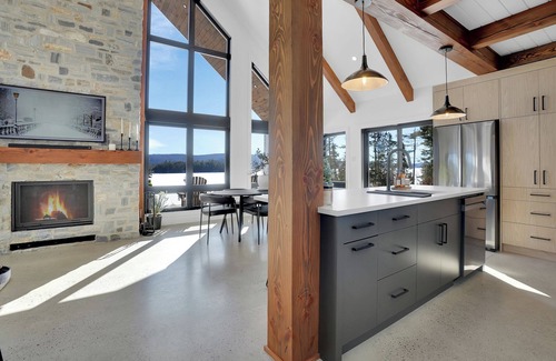 Lac-du-Cerf Cottage | Luxury Lakehouse with Panoramic lake views