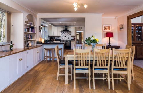 Frognall House | Luxury Lakeside Home In extensive grounds with boats, canoes and tennis court.