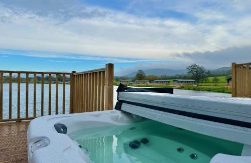 Fence Cabin | Luxury Langham Lodge