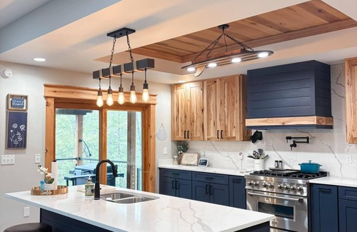 Corbin House | Luxury Laurel Lake Retreat-Private Home Near Holly Bay w Fishing Pond EV CHARGER
