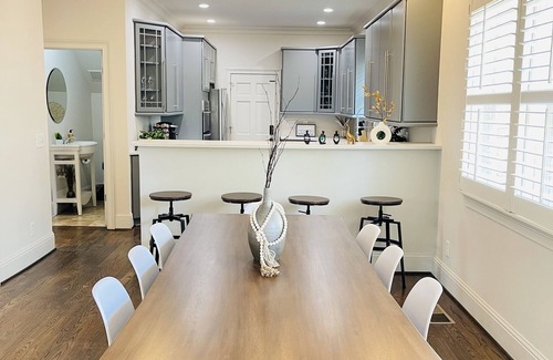 Old Fourth Ward House | Luxury Living w/Skyline View+Wine Bar+Huge Master Suite near PCM & Beltline