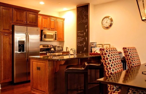 Saratoga Springs Condo | Luxury, Location, Parking, Elevator, Secure