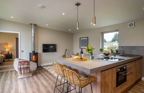Buchlyvie Apartment | Luxury Lodge with deck, hot tub, mountain views