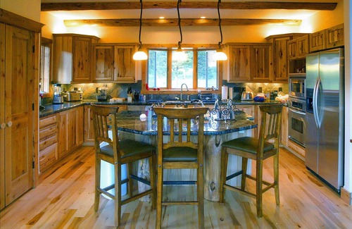 Bozeman Cabin | Luxury Log Cabin Enjoy the mountains in comfort gorgeous mountain view